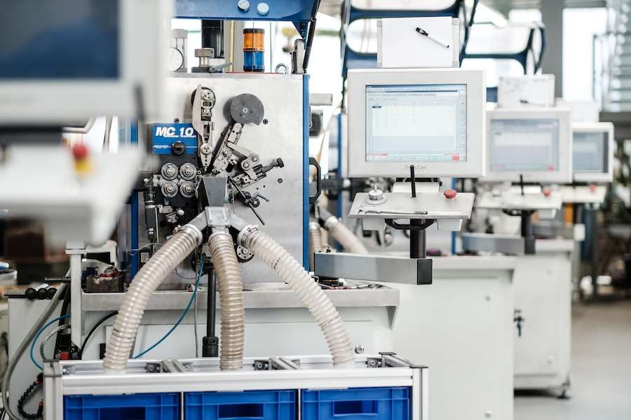 Maschine zum Drahtbiegen - Windemaschine in der Fertigung